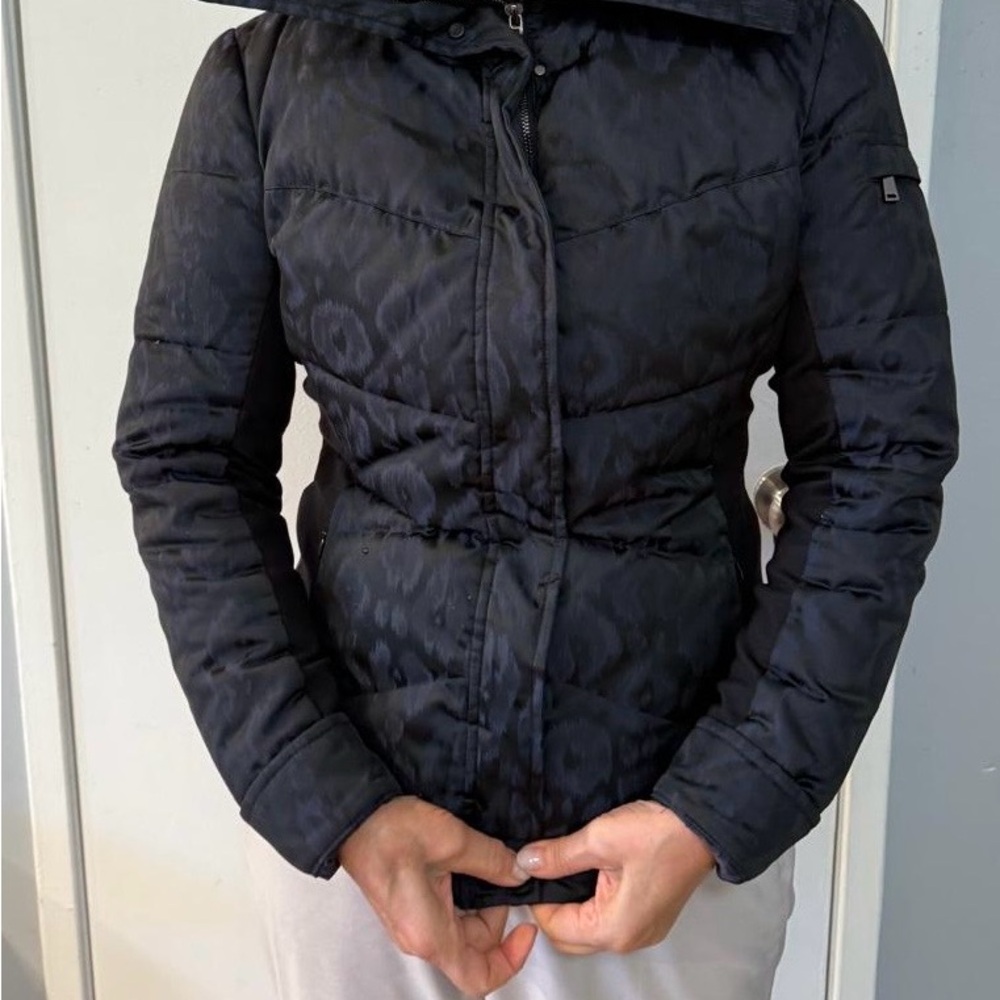 Tahari winter coat. Navy Blue